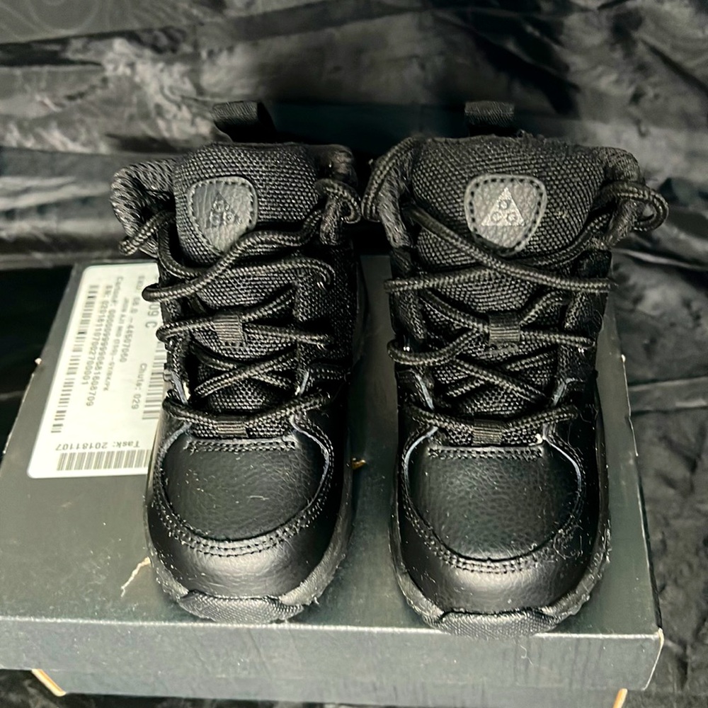 JORDONS 1 MID {Size: 8c} NWT